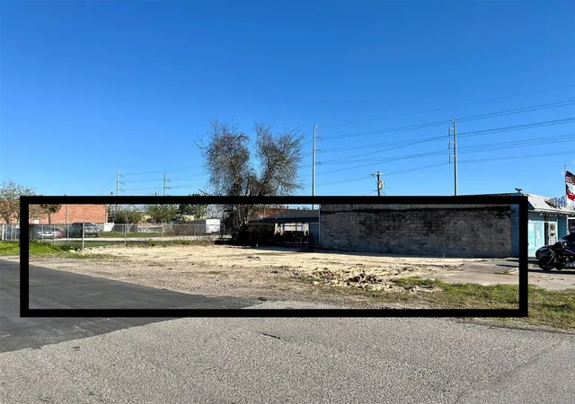 Photo 3 of Land for sale at 204 Highway 146 S, Texas City, TX 77590 | MLS# 82146943 | Listing updated on 2026-01-02