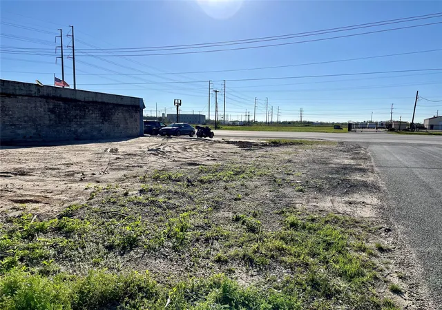 Photo 3 of Land for sale at 204 Highway 146 S, Texas City, TX 77590 | MLS# 82146943 | Listing updated on 2026-01-02
