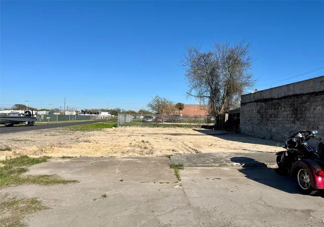 Photo 4 of Land for sale at 204 Highway 146 S, Texas City, TX 77590 | MLS# 82146943 | Listing updated on 2026-01-02