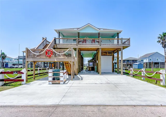 Photo 1 of Single family home for sale at 851 Palmetto Dr, Port Bolivar, TX 77650 | MLS# 5451338 | Listing updated on 2026-08-02