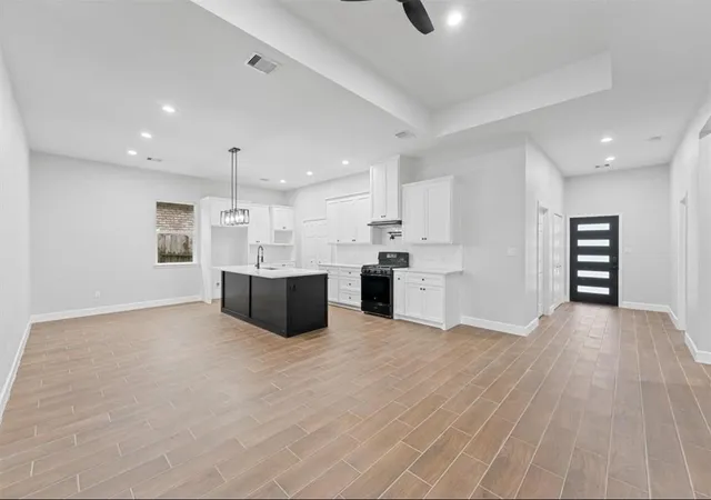 5th image of 8233 Sterlingshire St, Houston, TX 77078 | MLS# 81470881