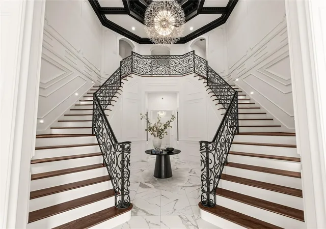 3rd image of 5142 Huckleberry Cir, Houston, TX 77056 | MLS# 56971956