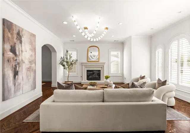 4th image of 5142 Huckleberry Cir, Houston, TX 77056 | MLS# 56971956
