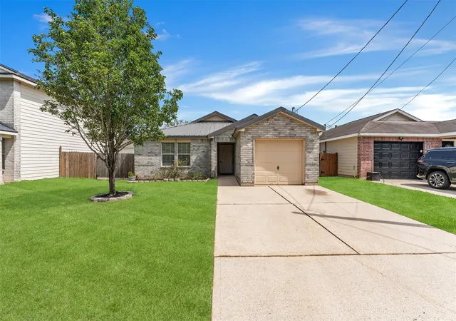 Homes for sale in Conroe, TX | 2317 Shady Birch Dr, Conroe, TX 77301 | MLS# 83169296