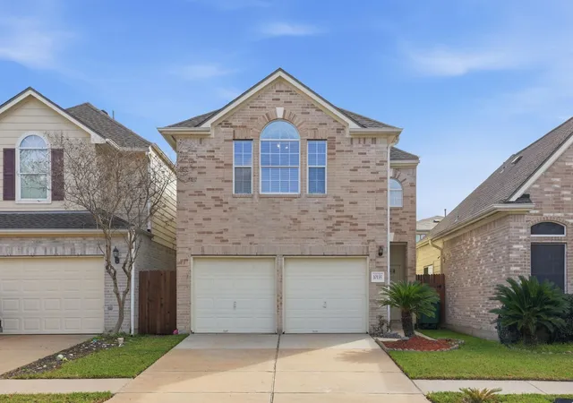 1st image of 10135 E East Palm Lake Dr Dr, Houston, TX 77034 | MLS# 36321922