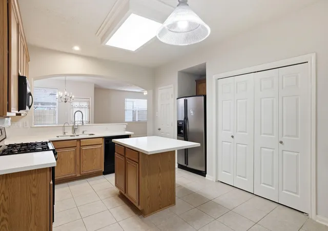 4th image of 10135 E East Palm Lake Dr Dr, Houston, TX 77034 | MLS# 36321922