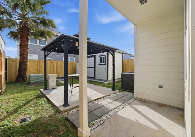 5th image of 10135 E East Palm Lake Dr Dr, Houston, TX 77034 | MLS# 36321922