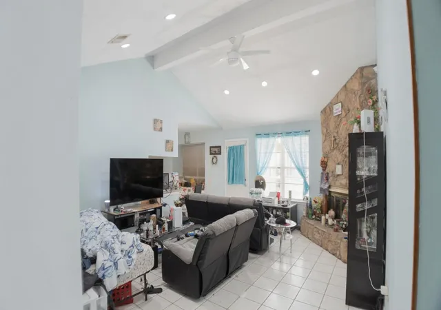 Photo 3 of Single family home for sale at 10315 Hollow Cyn Ct, Sugar Land, TX 77498 | MLS# 14985880 | Listing updated on 2026-08-19