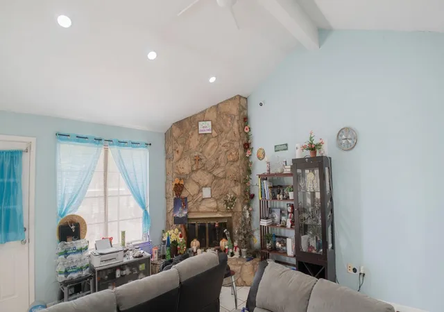 Photo 4 of Single family home for sale at 10315 Hollow Cyn Ct, Sugar Land, TX 77498 | MLS# 14985880 | Listing updated on 2026-08-19