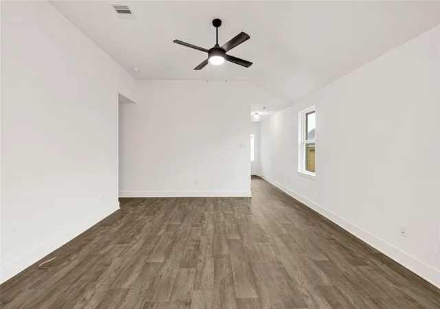 4th image of 4410 W Bayou Maison Cir, Dickinson, TX 77539 | MLS# 54096485