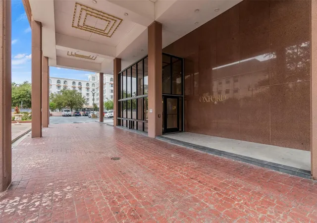 Photo 3 of Condo for sale at 5150 Hidalgo St #501, Houston, TX 77056 | MLS# 19286096 | Listing updated on 2026-09-14