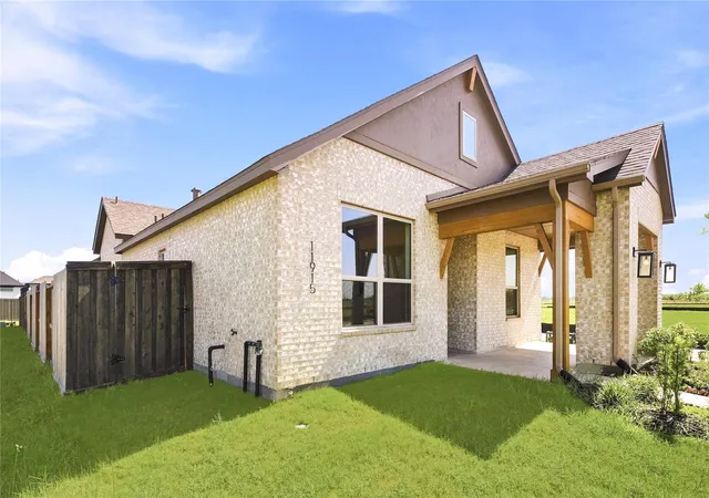 Photo 3 of Single family home for sale at 11915 S Pavillion Dr, Mont Belvieu, TX 77523 | MLS# 22161185 | Listing updated on 2026-09-01