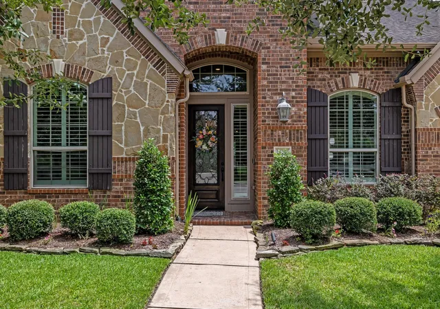 2nd image of 11912 Linden Walk Ln, Pearland, TX 77584 | MLS# 90201716
