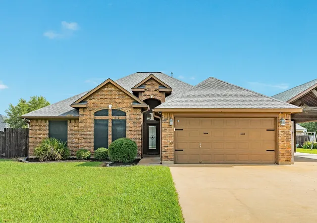 Homes for sale in Richwood, TX | 111 Goldfinch Ct, Richwood, TX 77531 | MLS# 21089187