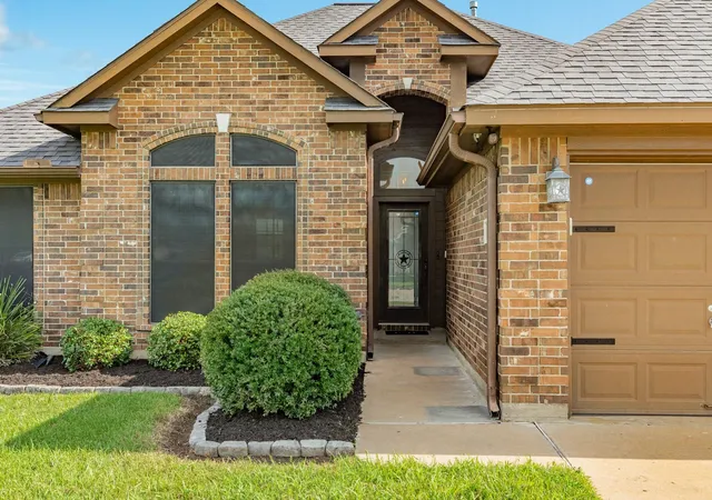 Homes for sale in Richwood, TX | 111 Goldfinch Ct, Richwood, TX 77531 | MLS# 21089187