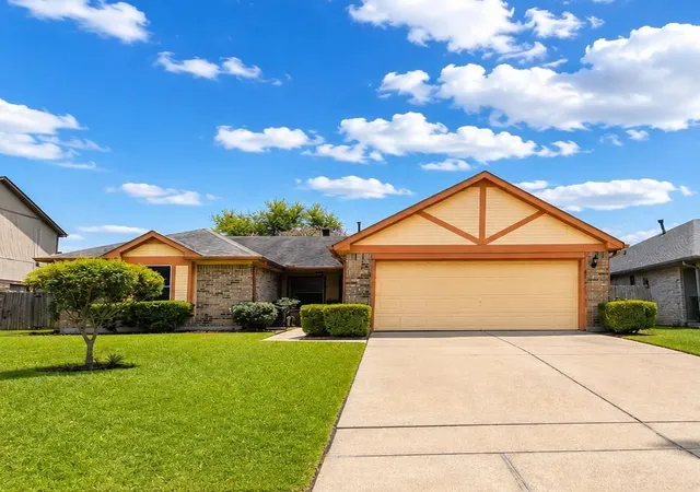 Photo 2 of Single family home for sale at 14102 Twisted Rattan Ln, Houston, TX 77015 | MLS# 65506373 | Listing updated on 2026-09-21