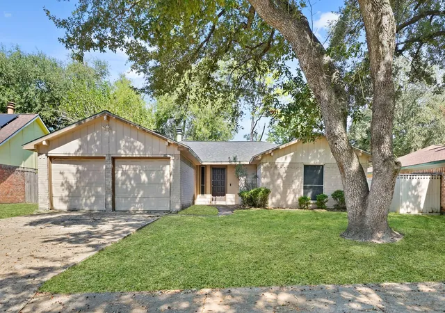 Photo 1 of Single family home for sale at 13923 Ludgate Pass, Houston, TX 77034 | MLS# 81303320 | Listing updated on 2025-11-28