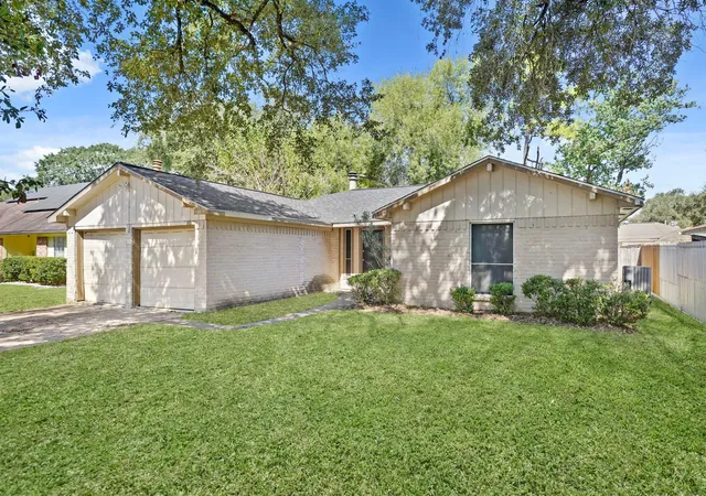 Photo 2 of Single family home for sale at 13923 Ludgate Pass, Houston, TX 77034 | MLS# 81303320 | Listing updated on 2025-11-28