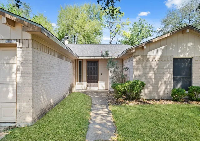 Photo 3 of Single family home for sale at 13923 Ludgate Pass, Houston, TX 77034 | MLS# 81303320 | Listing updated on 2025-11-28