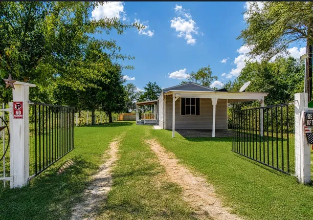 Photo 4 of Single family home for sale at 20609 Cochran Rd, Hempstead, TX 77445 | MLS# 70275061 | Listing updated on 2026-09-20