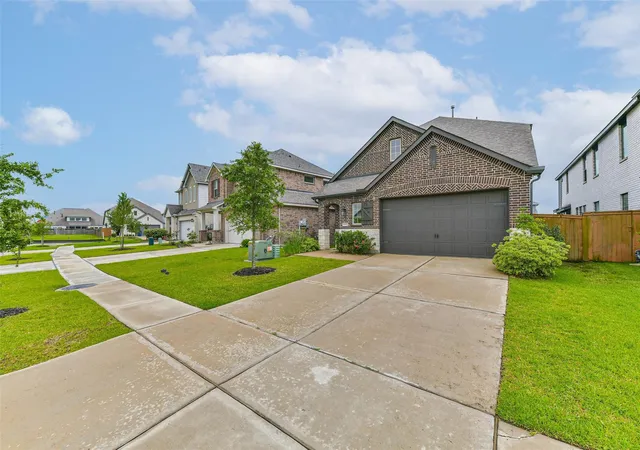 2nd image of 13017 Sapphire Lake Ln, La Marque, TX 77568 | MLS# 13678939