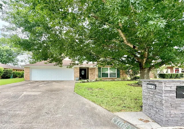 Homes for sale in Beaumont, TX | 1119 Westmeadow Dr, Beaumont, TX 77706 | MLS# 28619581