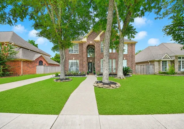 Photo 1 of Single family home for sale at 1123 Glendale Dr, Sugar Land, TX 77479 | MLS# 93458927 | Listing updated on 2026-09-19