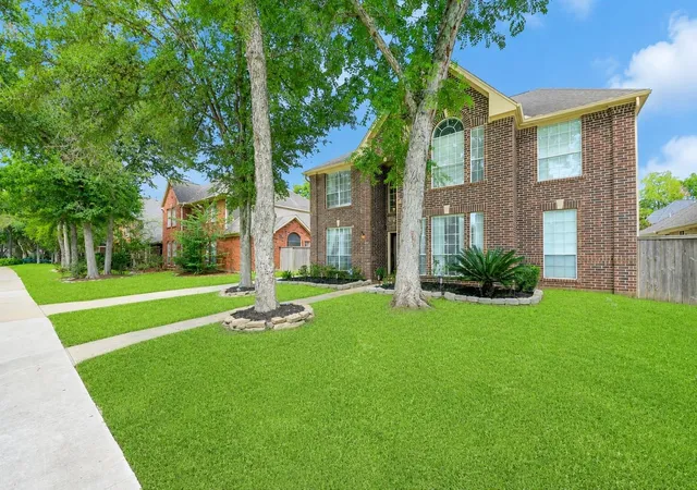 Photo 2 of Single family home for sale at 1123 Glendale Dr, Sugar Land, TX 77479 | MLS# 93458927 | Listing updated on 2026-09-19