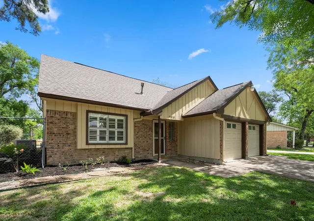 Photo 1 of Single family home for sale at 5918 Par Four Dr, Houston, TX 77088 | MLS# 45491022 | Listing updated on 2026-09-16