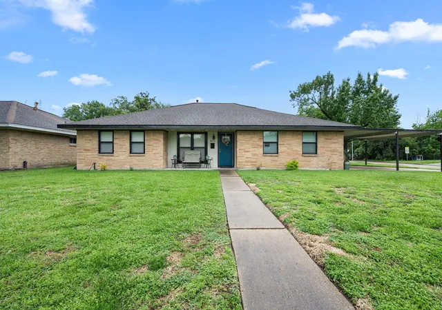 Photo 2 of Single family home for sale at 8215 Braes River Dr, Houston, TX 77074 | MLS# 48807335 | Listing updated on 2026-09-05