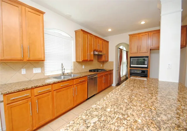 Photo 4 of Single family home for sale at 910 Allisa St, Stafford, TX 77477 | MLS# 95733367 | Listing updated on 2026-09-05