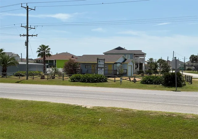 Photo 1 of Single family home for sale at 998 Ramada Blvd, Crystal Beach, TX 77650 | MLS# 5209165 | Listing updated on 2026-08-29
