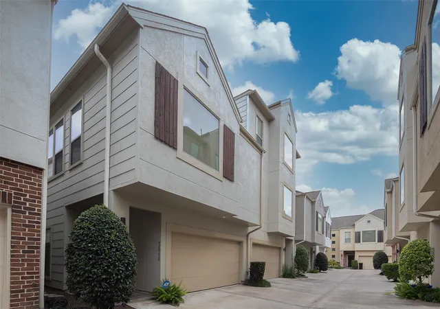 2nd image of 3848 Center St, Houston, TX 77007 | MLS# 79629524