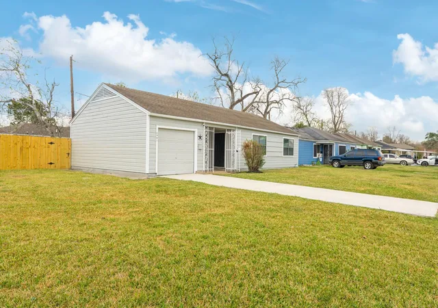 Photo 1 of Single family home for sale at 4901 Richfield Ln, Houston, TX 77048 | MLS# 18097086 | Listing updated on 2026-08-26