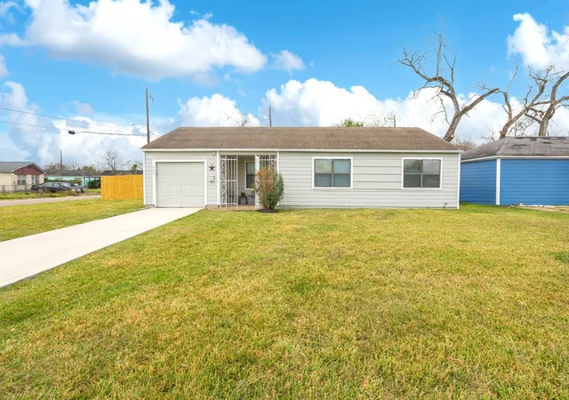 Photo 2 of Single family home for sale at 4901 Richfield Ln, Houston, TX 77048 | MLS# 18097086 | Listing updated on 2026-08-26