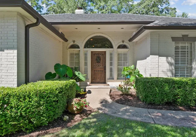 Photo 2 of Sale Pending at 184 Springs Edge Dr, Montgomery, TX 77356 | MLS# 96650414 | Listing updated on 2026-08-18