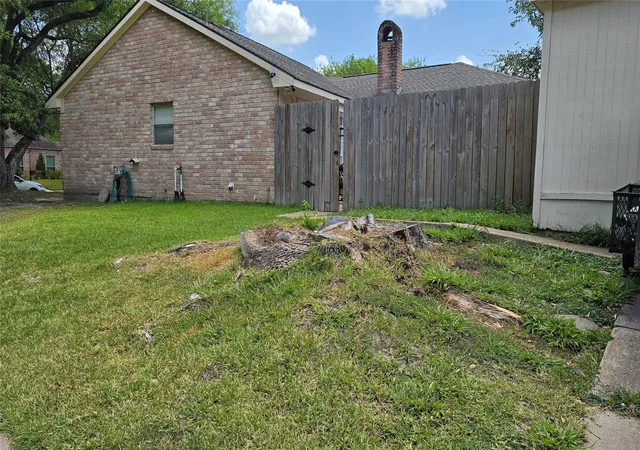 2nd image of 2102 Round Lake Dr, Houston, TX 77077 | MLS# 98760288