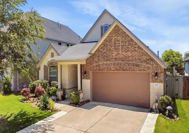 Homes for sale in La Porte, TX | 419 Barrios Bay Ln, La Porte, TX 77571 | MLS# 35724529