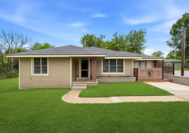 Homes for sale in Brenham, TX | 107 Sayles St, Brenham, TX 77833 | MLS# 52851024