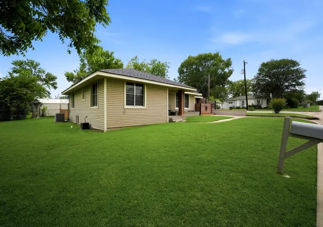 Homes for sale in Brenham, TX | 107 Sayles St, Brenham, TX 77833 | MLS# 52851024
