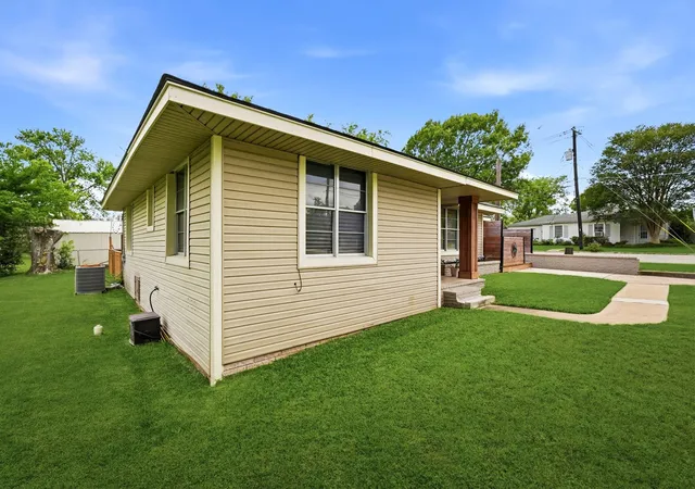 Homes for sale in Brenham, TX | 107 Sayles St, Brenham, TX 77833 | MLS# 52851024