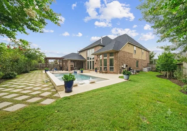 Photo 2 of Single family home for sale at 27526 Llano Meadows Ln, Fulshear, TX 77441 | MLS# 65629333 | Listing updated on 2026-09-19