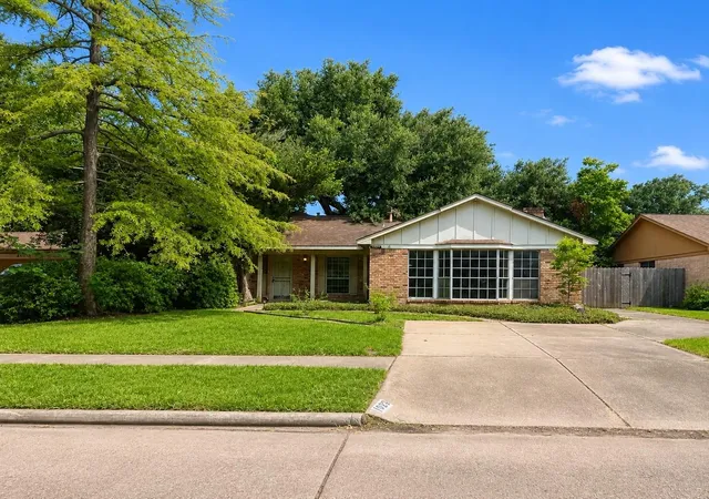 Photo 1 of Sale Pending at 1023 Beaver Bnd Rd, Houston, TX 77088 | MLS# 39891454 | Listing updated on 2026-09-08
