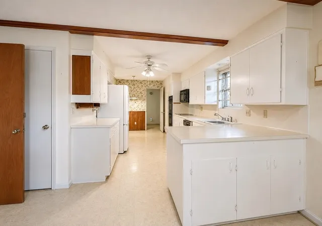 Photo 3 of Sale Pending at 1023 Beaver Bnd Rd, Houston, TX 77088 | MLS# 39891454 | Listing updated on 2026-09-08
