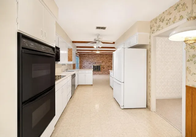 Photo 3 of Sale Pending at 1023 Beaver Bnd Rd, Houston, TX 77088 | MLS# 39891454 | Listing updated on 2026-09-08