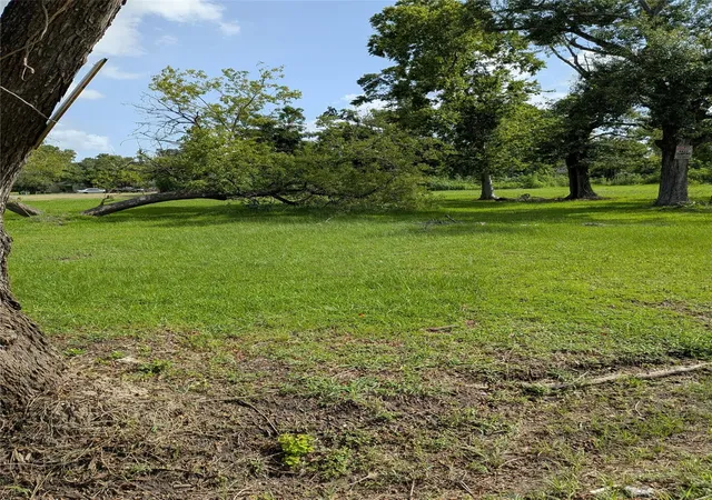 Photo 3 of Sale Pending at 4309 Weaver Rd, Houston, TX 77016 | MLS# 3310890 | Listing updated on 2026-09-07