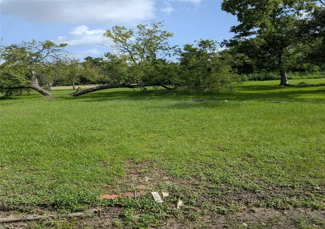 Photo 4 of Sale Pending at 4309 Weaver Rd, Houston, TX 77016 | MLS# 3310890 | Listing updated on 2026-09-07