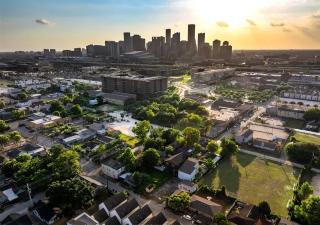 1st image of 411 N Live Oak St, Houston, TX 77003 | MLS# 40433014
