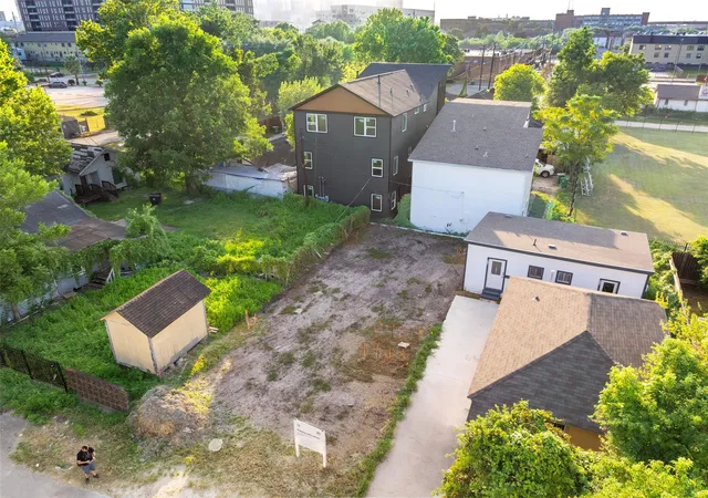4th image of 411 N Live Oak St, Houston, TX 77003 | MLS# 40433014