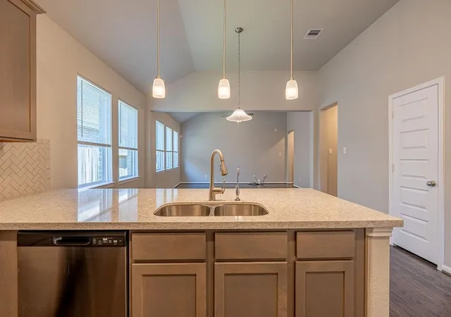 2nd image of 8435 Sunset Horizon Dr, Baytown, TX 77521 | MLS# 61475202